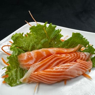Harasu (Salmon belly) sashimi